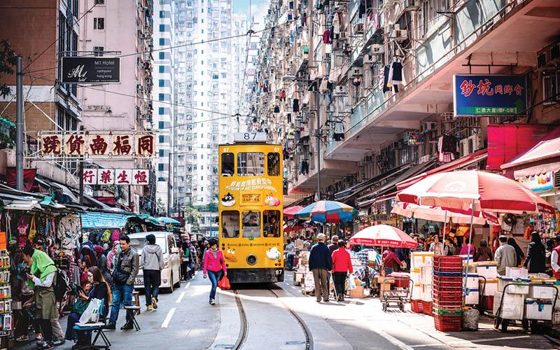 中国香港移民要不要中介？探讨移民中国香港时是否需要中介服务的利与弊